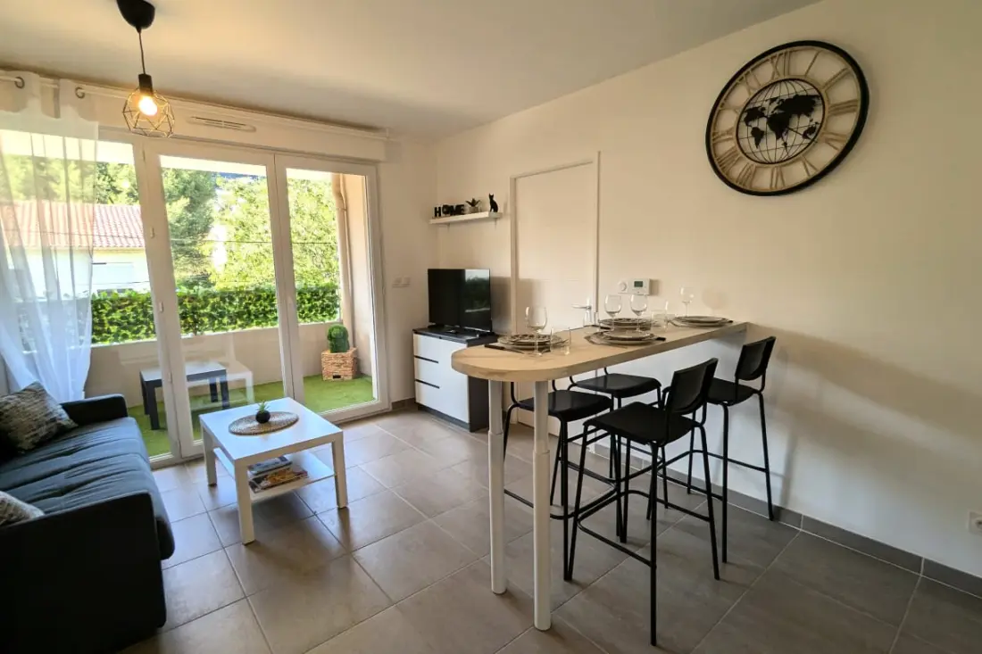 Modern Apartment with Terrace, Quiet