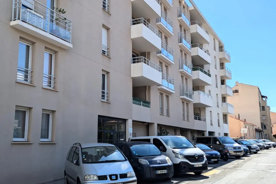 Modern Apartment with Terrace, Quiet