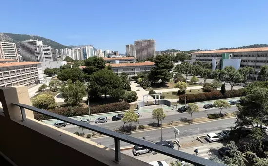 Joli T4 Avec Balcon Proche Centre-ville De Toulon