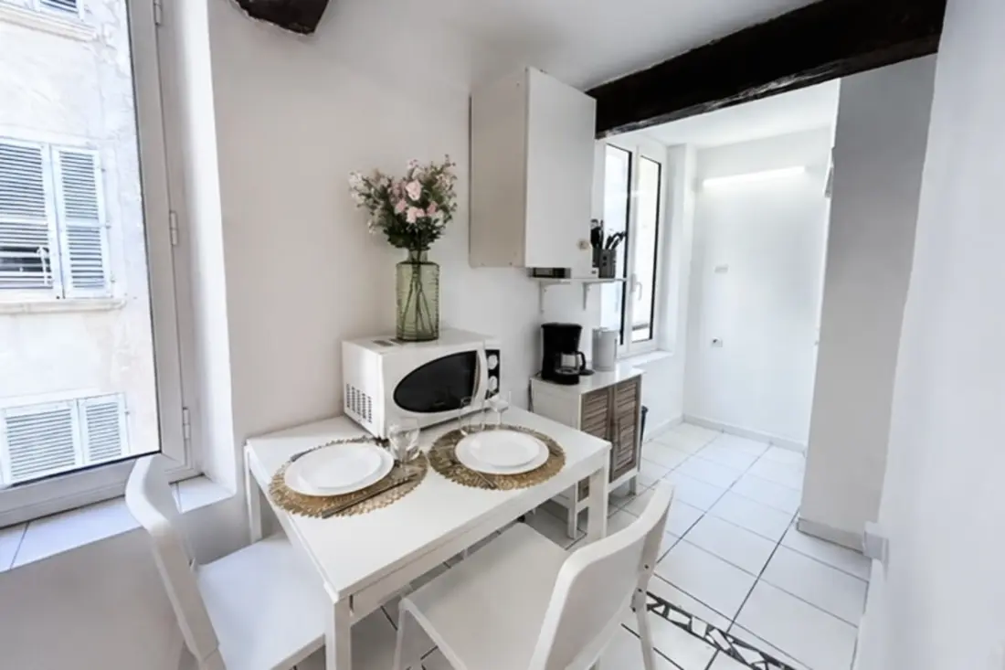 Studio Au Coeur De Toulon For 2 Travelers