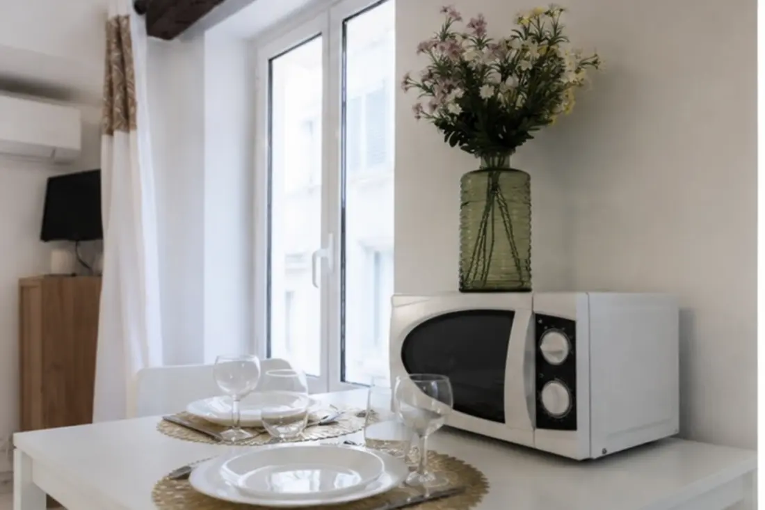 Studio Au Coeur De Toulon For 2 Travelers