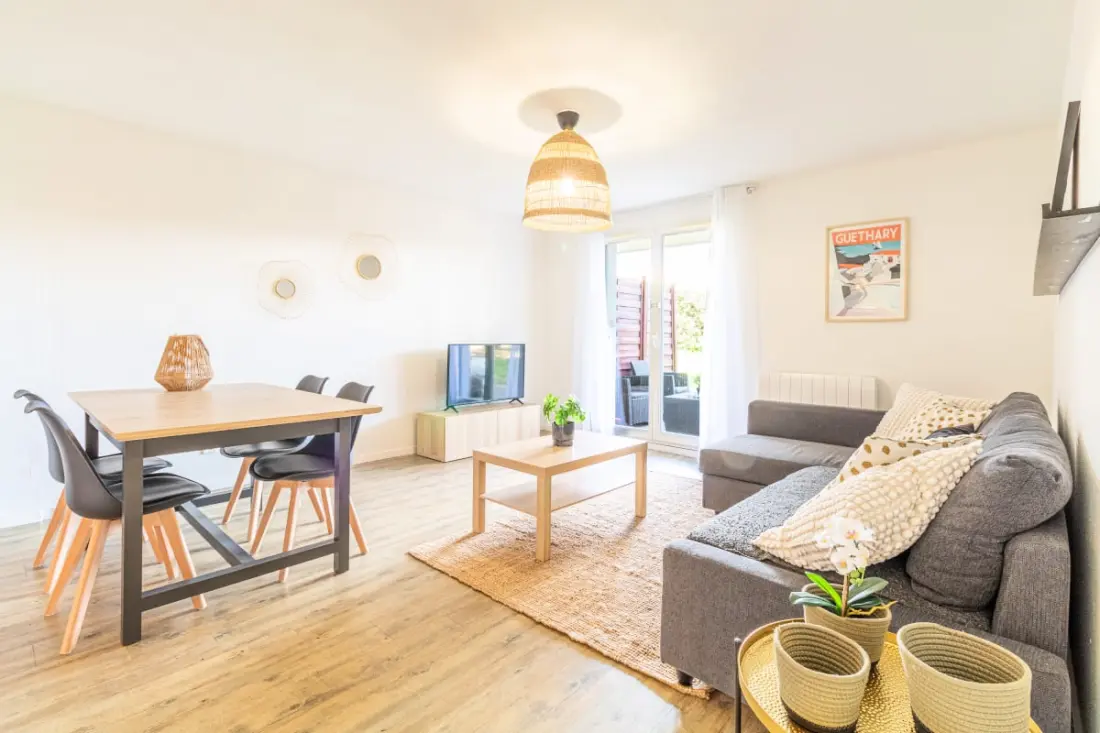 Le Diamant - világos apartman úszómedencével