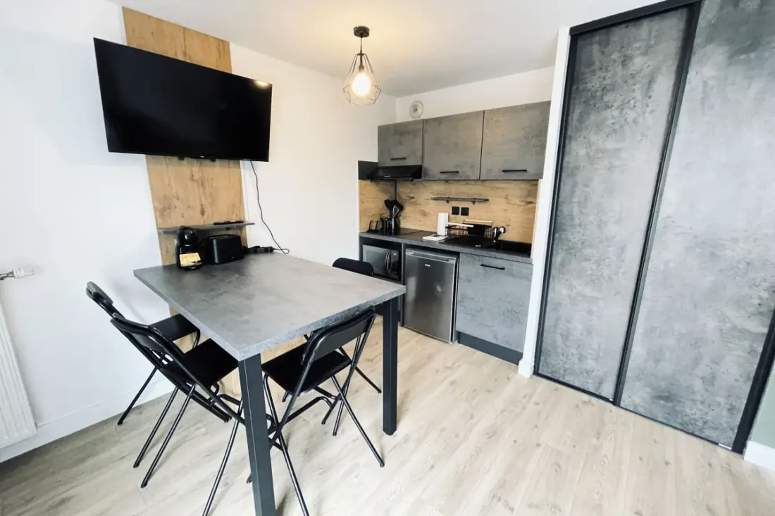 Modern Studio Balcony és Wifi Toulouse
