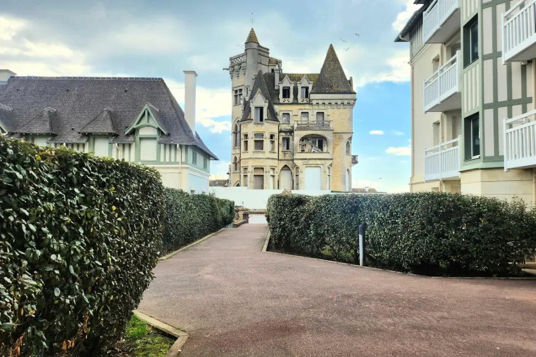 Nice T2 kerttel és terasszal Tourgéville-ben