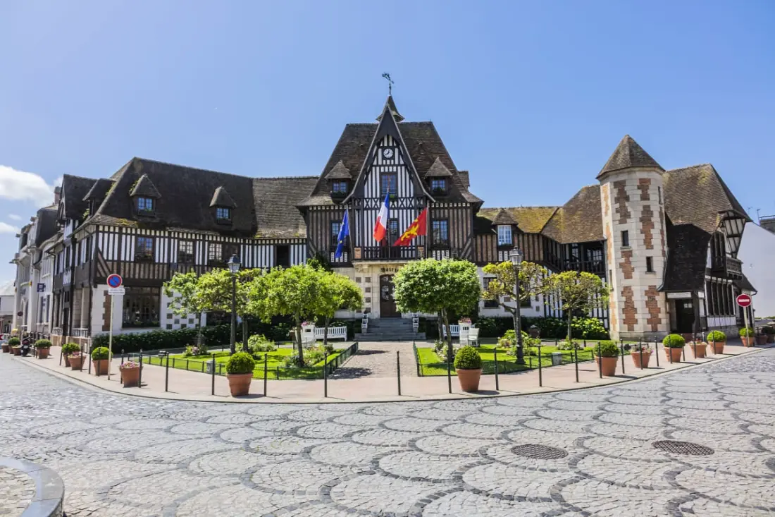 A Grand Palace - Sea View, Parkolás és Tenis Court