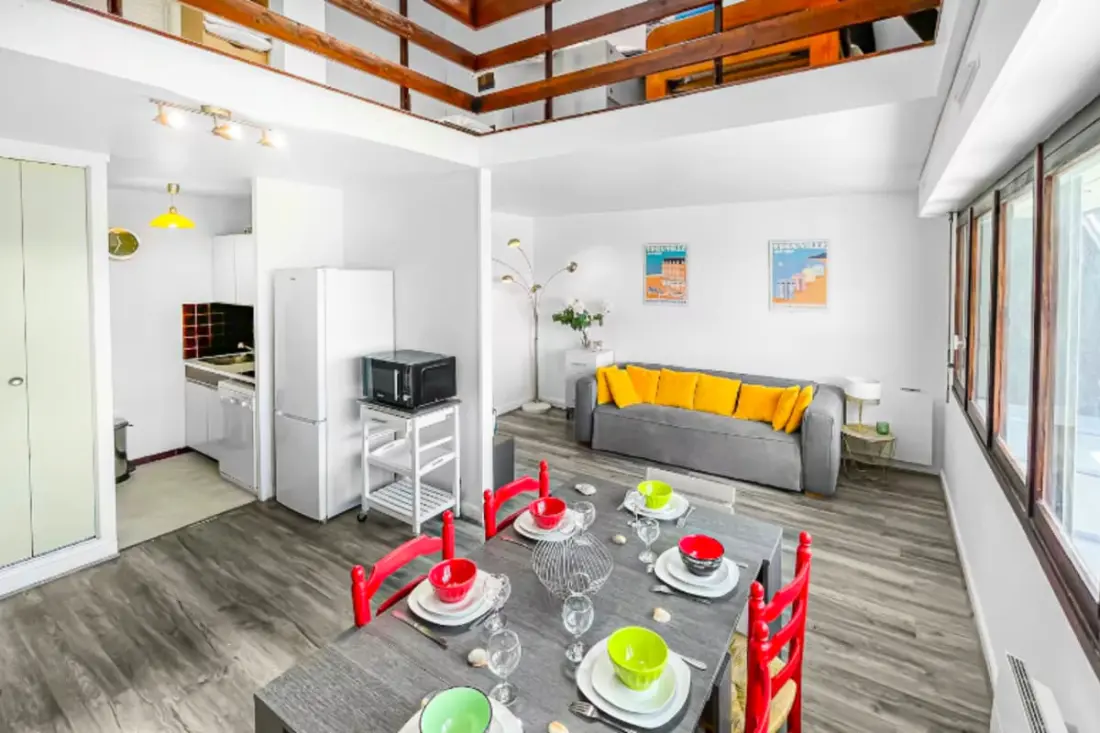 Gyönyörű apartman úszó medence város központjával
