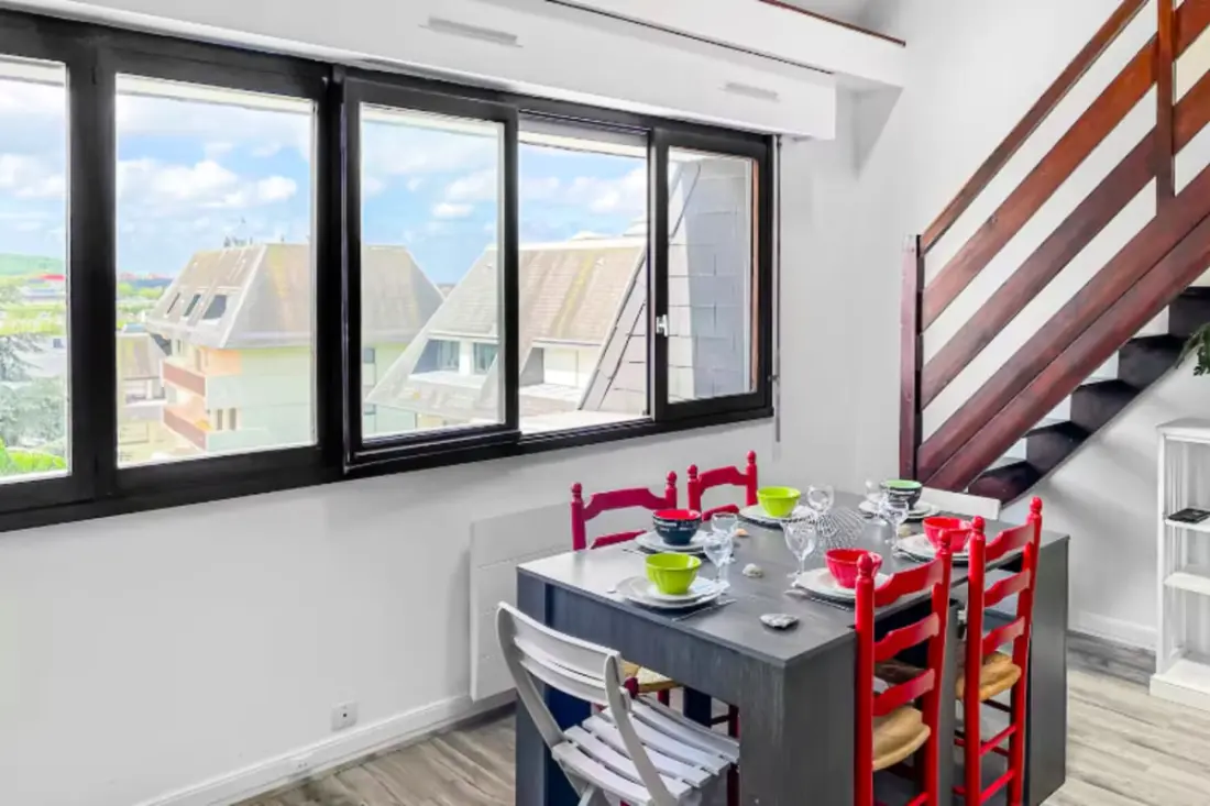 Gyönyörű apartman úszó medence város központjával