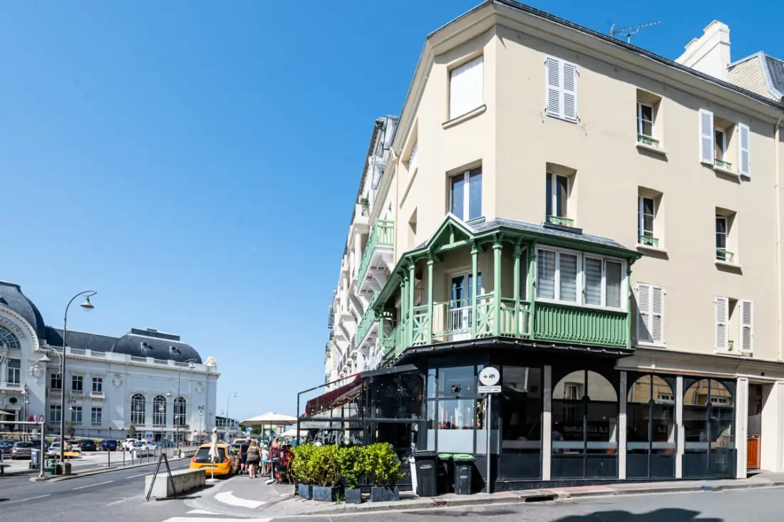 dalszöveg: Duplex - Casino and Beach 50m