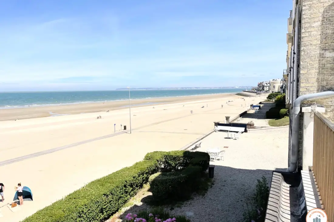 ⚓ Roches Normandes - Tengerre és strandra néző terasz