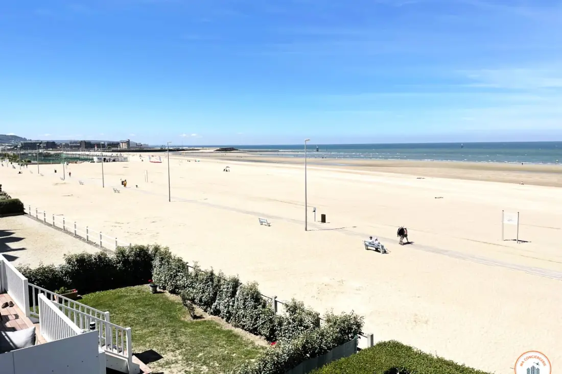 ⚓ Roches Normandes - Tengerre és strandra néző terasz