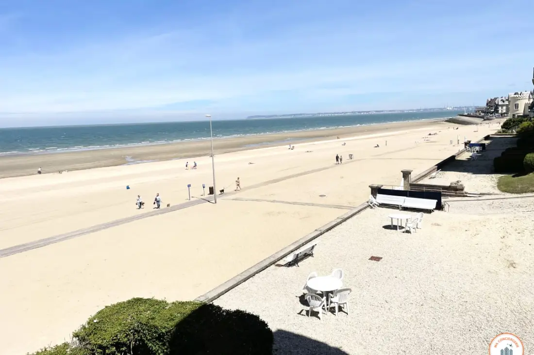 ⚓ Roches Normandes - Tengerre és strandra néző terasz