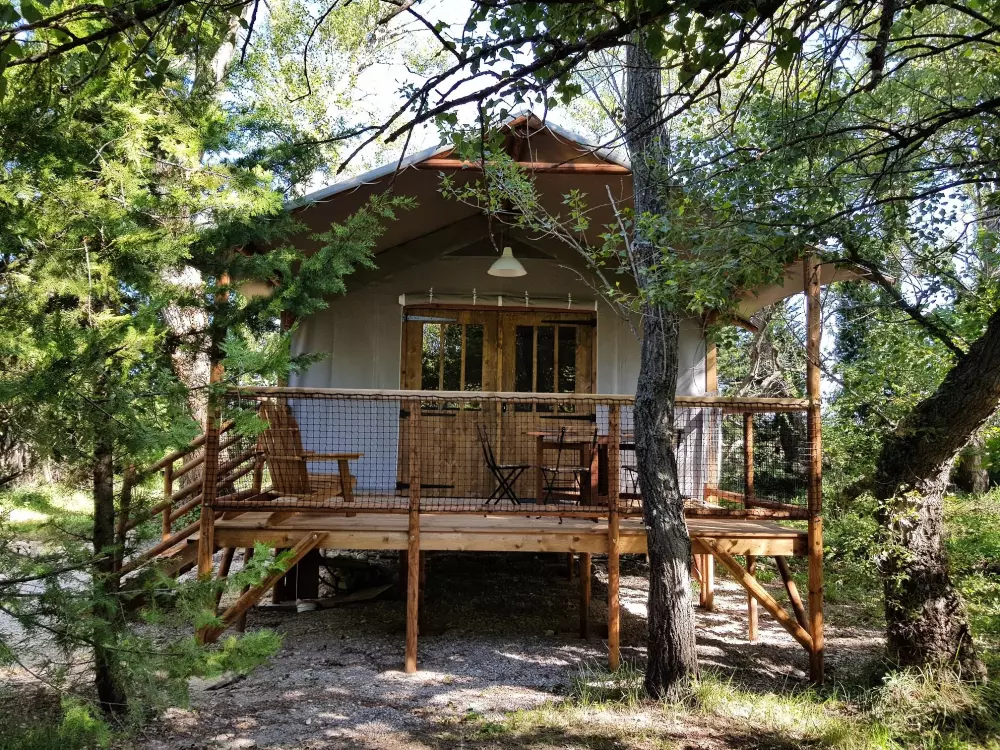 Kwiat Kempingi Les Rives de l 'Aygues 3 Gwiazdy★★★ 3 Gwiazdy★★★ 3 Gwiazdy★★★