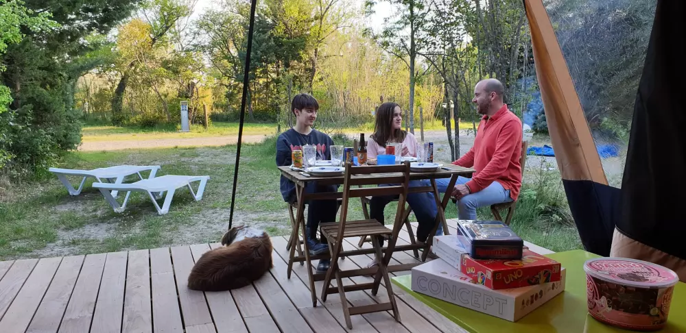 Kwiat Kempingi Les Rives de l 'Aygues 3 Gwiazdy★★★ 3 Gwiazdy★★★ 3 Gwiazdy★★★