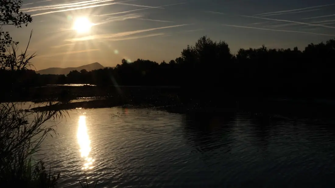 Kwiat Kempingi Les Rives de l 'Aygues 3 Gwiazdy★★★ 3 Gwiazdy★★★ 3 Gwiazdy★★★