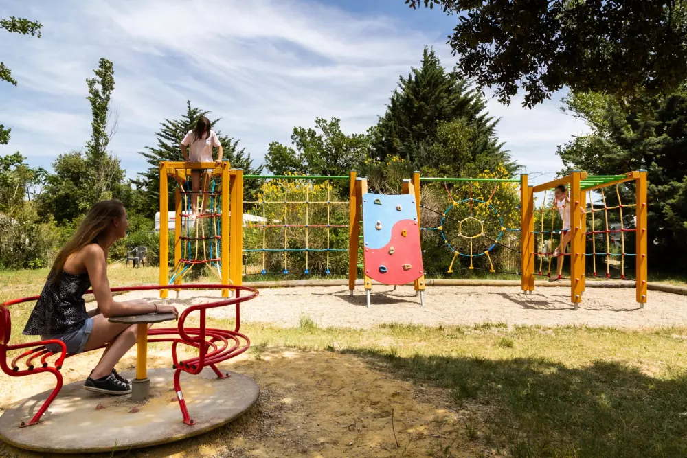 Kwiat Kempingi Les Rives de l 'Aygues 3 Gwiazdy★★★ 3 Gwiazdy★★★ 3 Gwiazdy★★★