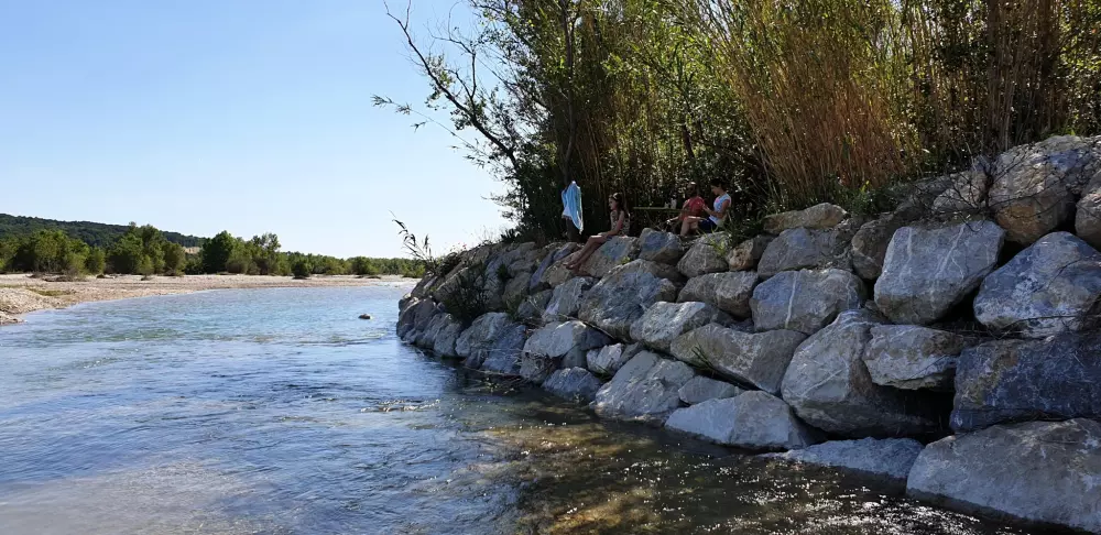 Kwiat Kempingi Les Rives de l 'Aygues 3 Gwiazdy★★★ 3 Gwiazdy★★★ 3 Gwiazdy★★★