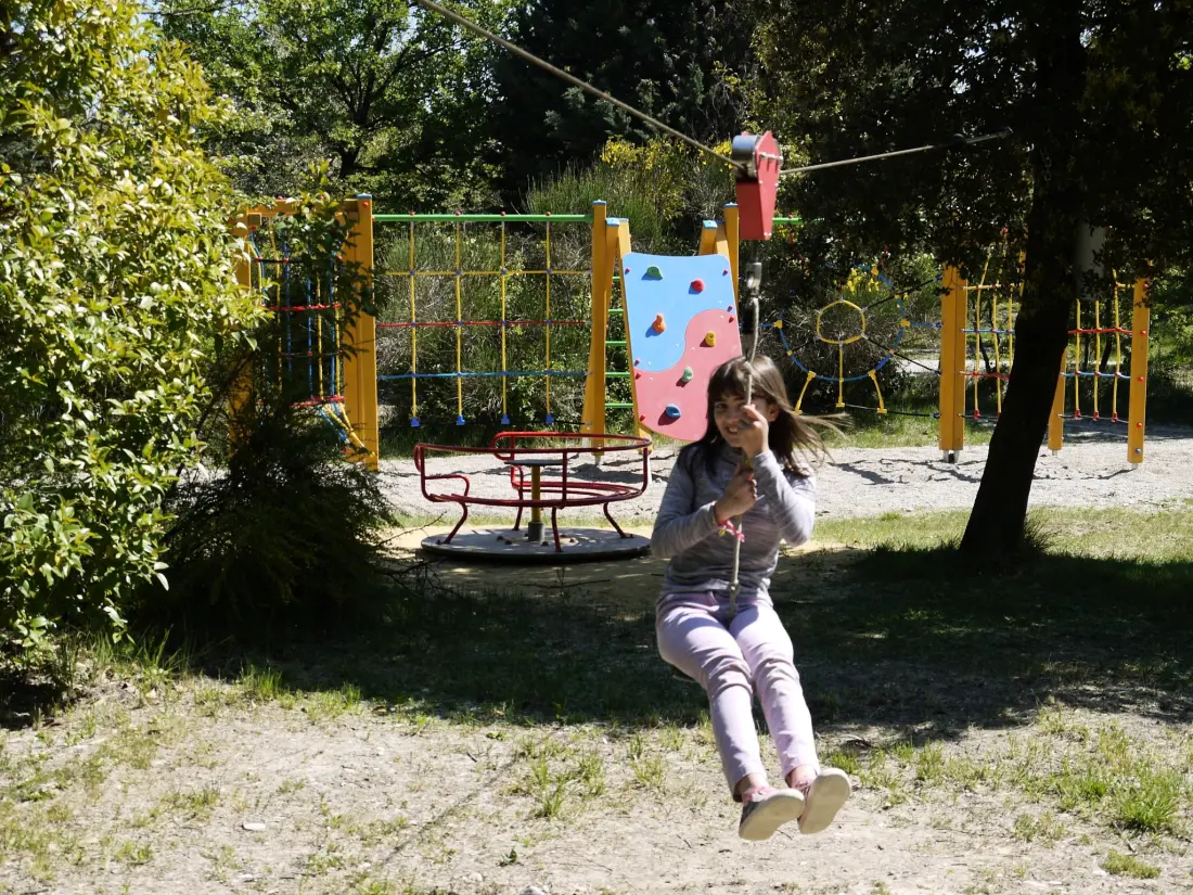 Kwiat Kempingi Les Rives de l 'Aygues 3 Gwiazdy★★★ 3 Gwiazdy★★★ 3 Gwiazdy★★★