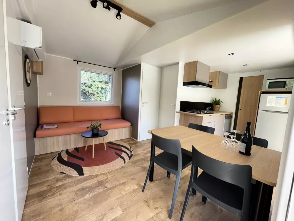 Kwiat Kempingi Les Rives de l 'Aygues 3 Gwiazdy★★★ 3 Gwiazdy★★★ 3 Gwiazdy★★★