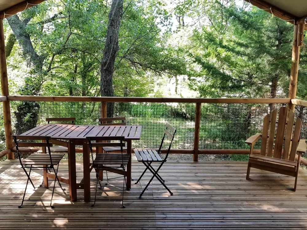 Kwiat Kempingi Les Rives de l 'Aygues 3 Gwiazdy★★★ 3 Gwiazdy★★★ 3 Gwiazdy★★★