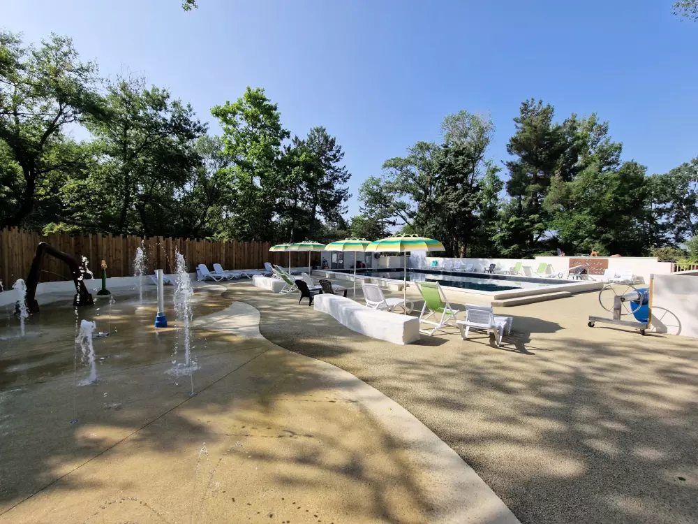 Kwiat Kempingi Les Rives de l 'Aygues 3 Gwiazdy★★★ 3 Gwiazdy★★★ 3 Gwiazdy★★★