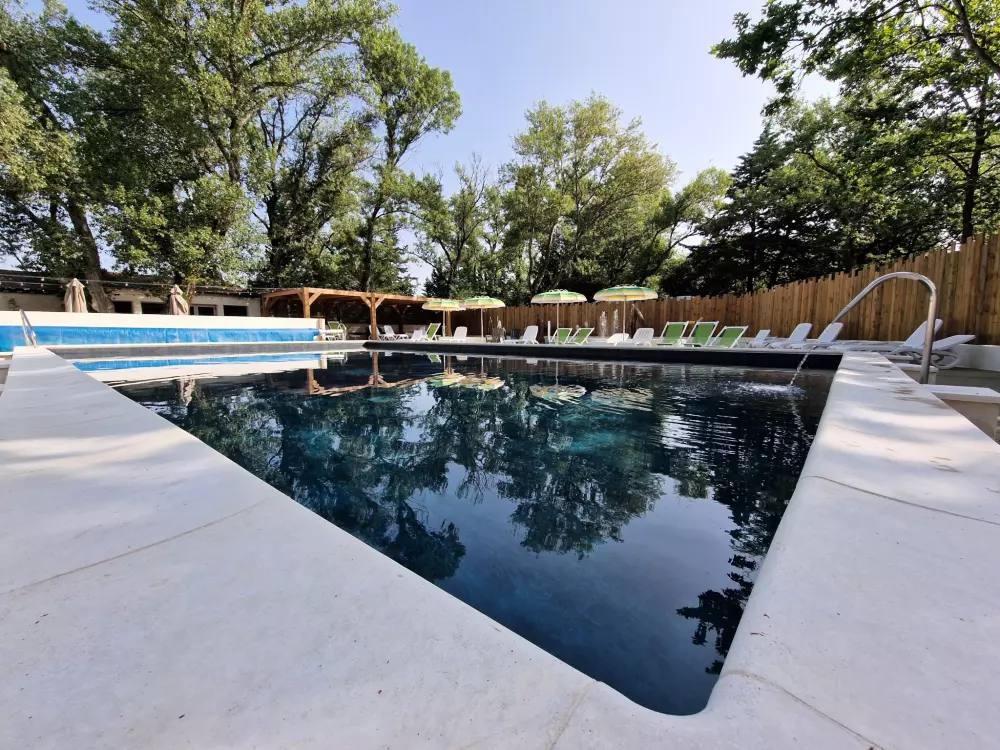 Kwiat Kempingi Les Rives de l 'Aygues 3 Gwiazdy★★★ 3 Gwiazdy★★★ 3 Gwiazdy★★★