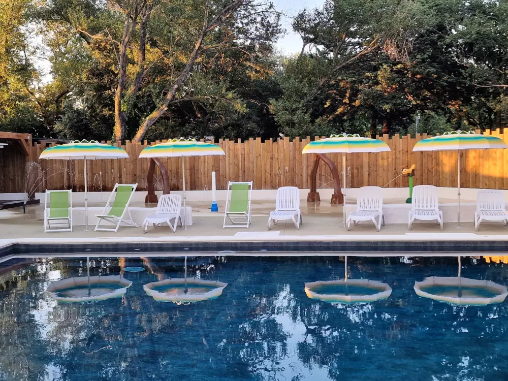 Kwiat Kempingi Les Rives de l 'Aygues 3 Gwiazdy★★★ 3 Gwiazdy★★★ 3 Gwiazdy★★★