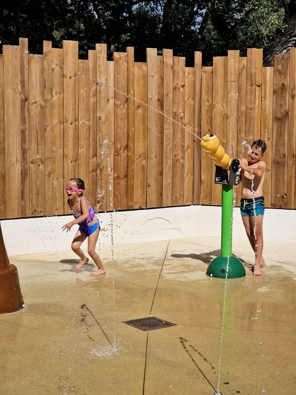 Kwiat Kempingi Les Rives de l 'Aygues 3 Gwiazdy★★★ 3 Gwiazdy★★★ 3 Gwiazdy★★★