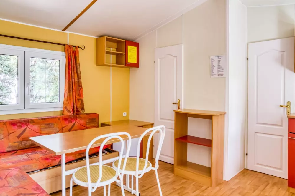 Kwiat Kempingi Les Rives de l 'Aygues 3 Gwiazdy★★★ 3 Gwiazdy★★★ 3 Gwiazdy★★★