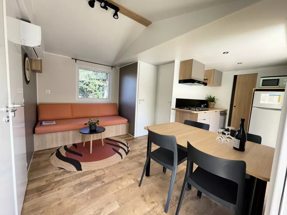 Kwiat Kempingi Les Rives de l 'Aygues 3 Gwiazdy★★★ 3 Gwiazdy★★★ 3 Gwiazdy★★★