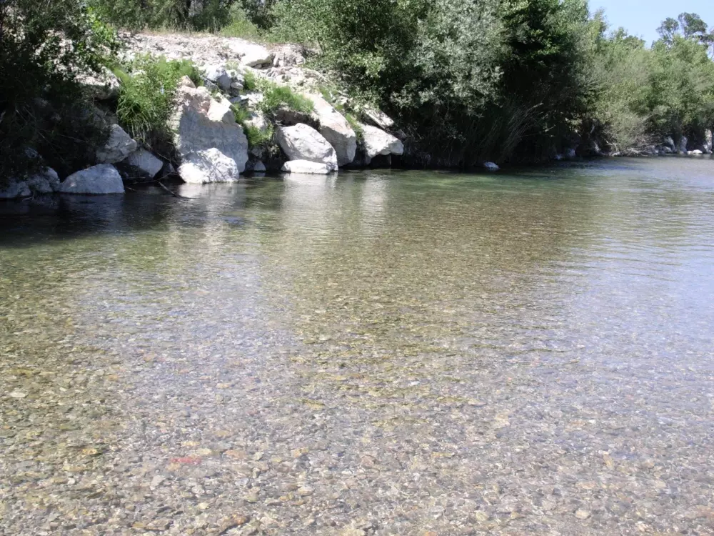 Kwiat Kempingi Les Rives de l 'Aygues 3 Gwiazdy★★★ 3 Gwiazdy★★★ 3 Gwiazdy★★★