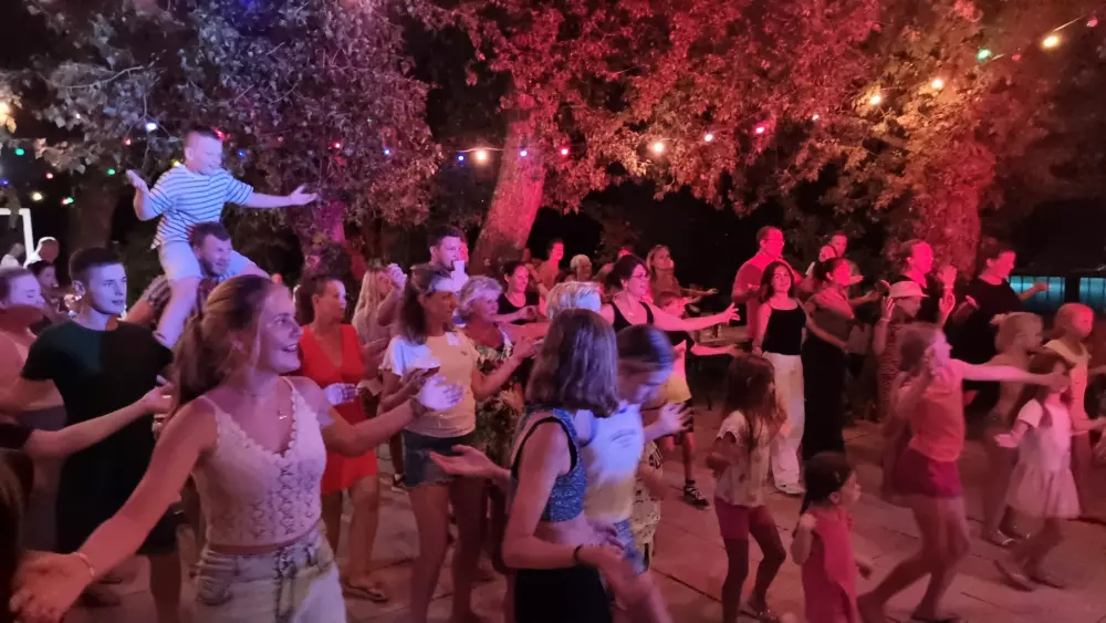 Kwiat Kempingi Les Rives de l 'Aygues 3 Gwiazdy★★★ 3 Gwiazdy★★★ 3 Gwiazdy★★★