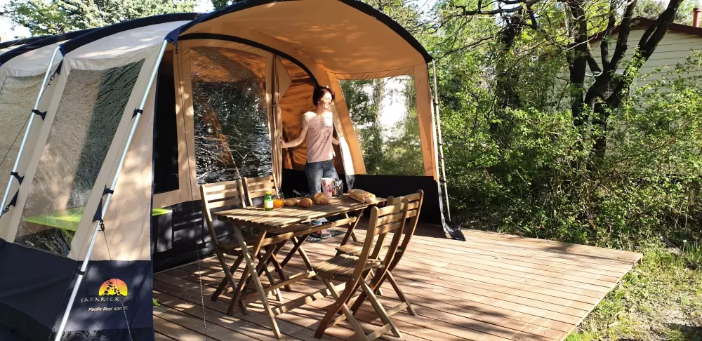 Kwiat Kempingi Les Rives de l 'Aygues 3 Gwiazdy★★★ 3 Gwiazdy★★★ 3 Gwiazdy★★★