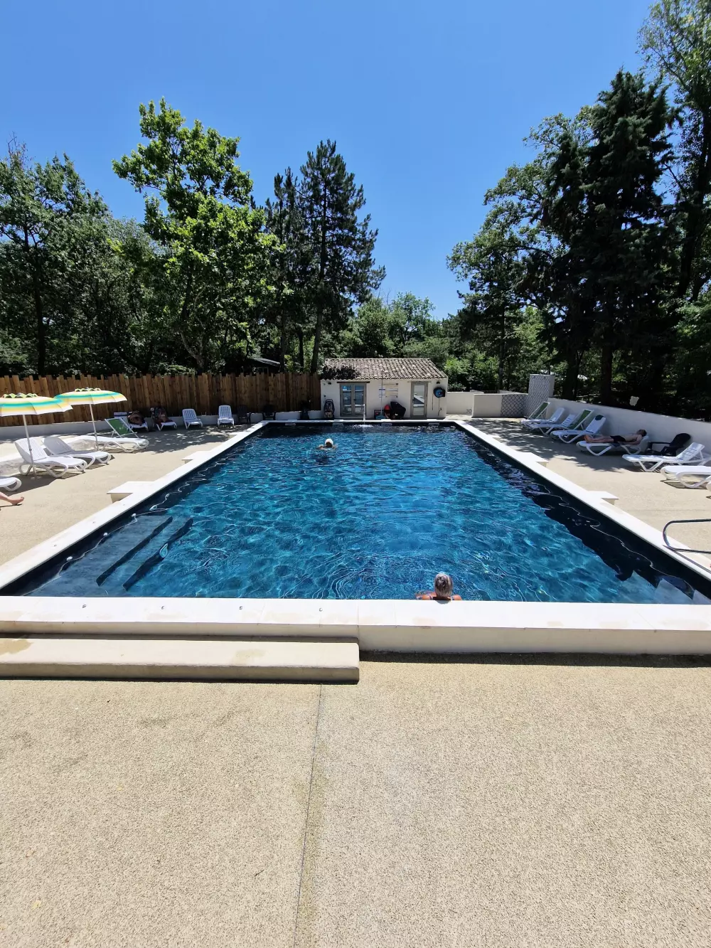 Kwiat Kempingi Les Rives de l 'Aygues 3 Gwiazdy★★★ 3 Gwiazdy★★★ 3 Gwiazdy★★★