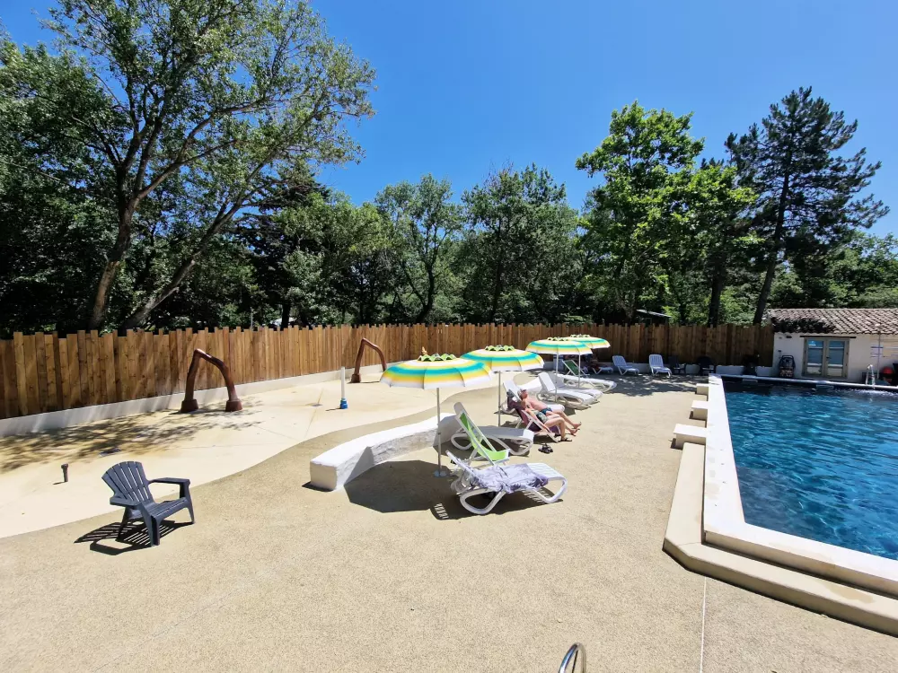 Kwiat Kempingi Les Rives de l 'Aygues 3 Gwiazdy★★★ 3 Gwiazdy★★★ 3 Gwiazdy★★★