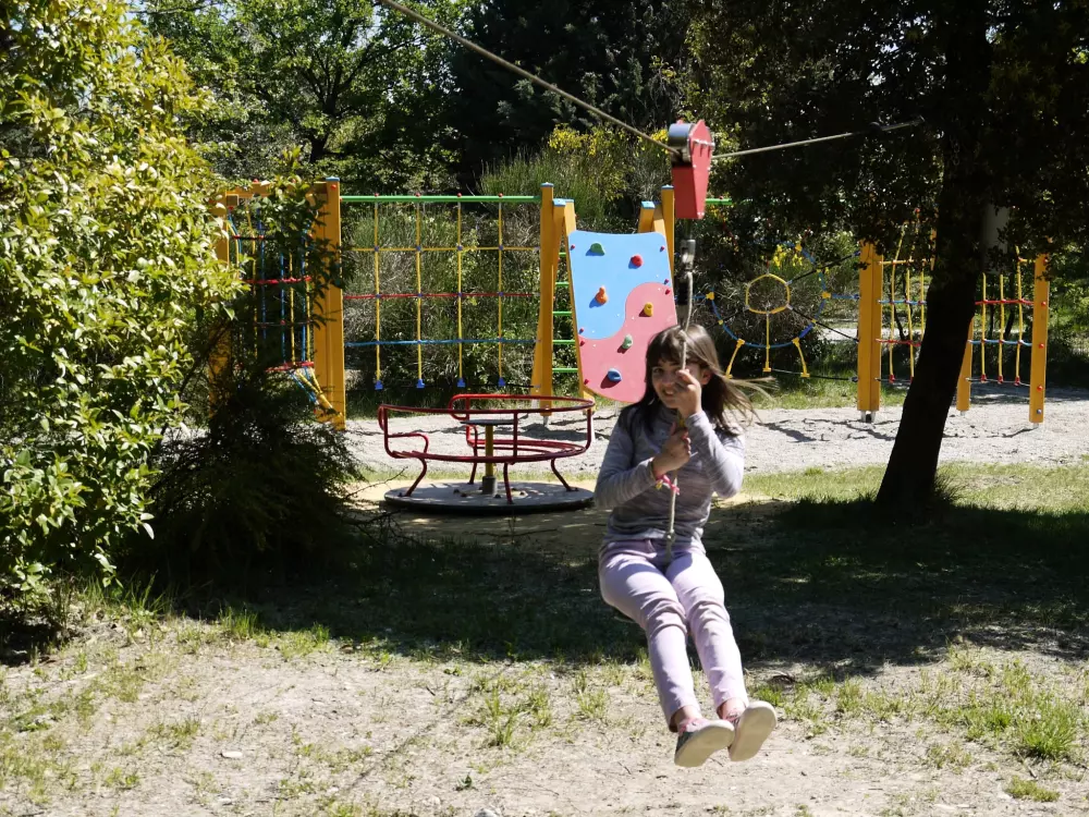 Kwiat Kempingi Les Rives de l 'Aygues 3 Gwiazdy★★★ 3 Gwiazdy★★★ 3 Gwiazdy★★★