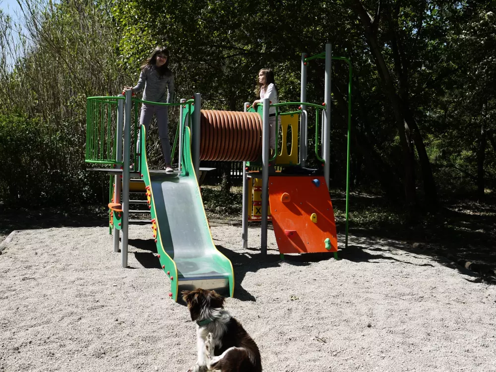 Kwiat Kempingi Les Rives de l 'Aygues 3 Gwiazdy★★★ 3 Gwiazdy★★★ 3 Gwiazdy★★★