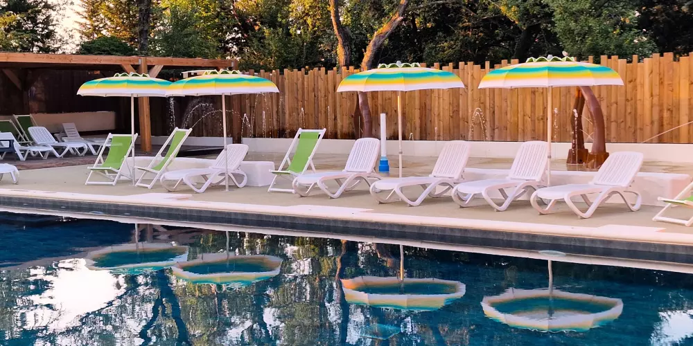 Kwiat Kempingi Les Rives de l 'Aygues 3 Gwiazdy★★★ 3 Gwiazdy★★★ 3 Gwiazdy★★★