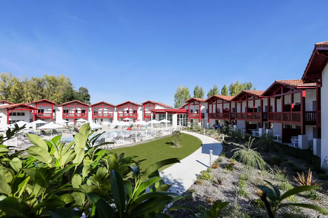 Hoteller i nærheden af Le Domaine d'Uhaina Tæt på