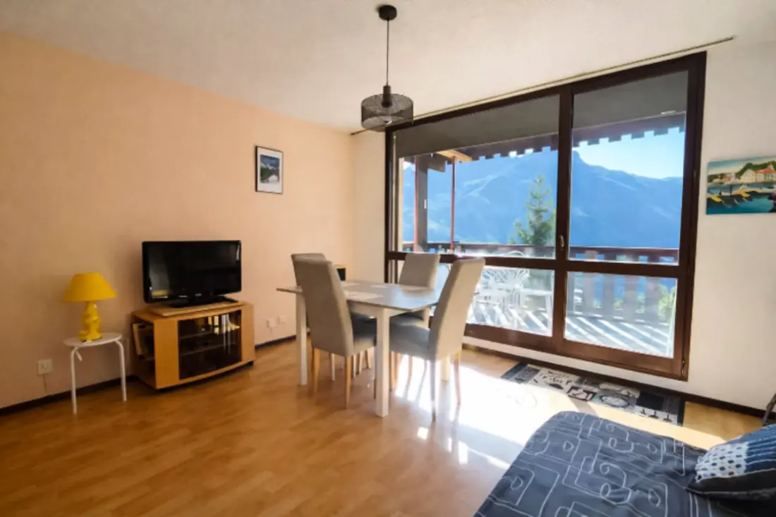 Lichtgevende Appartement met Berg Uitzicht in Pra Loup