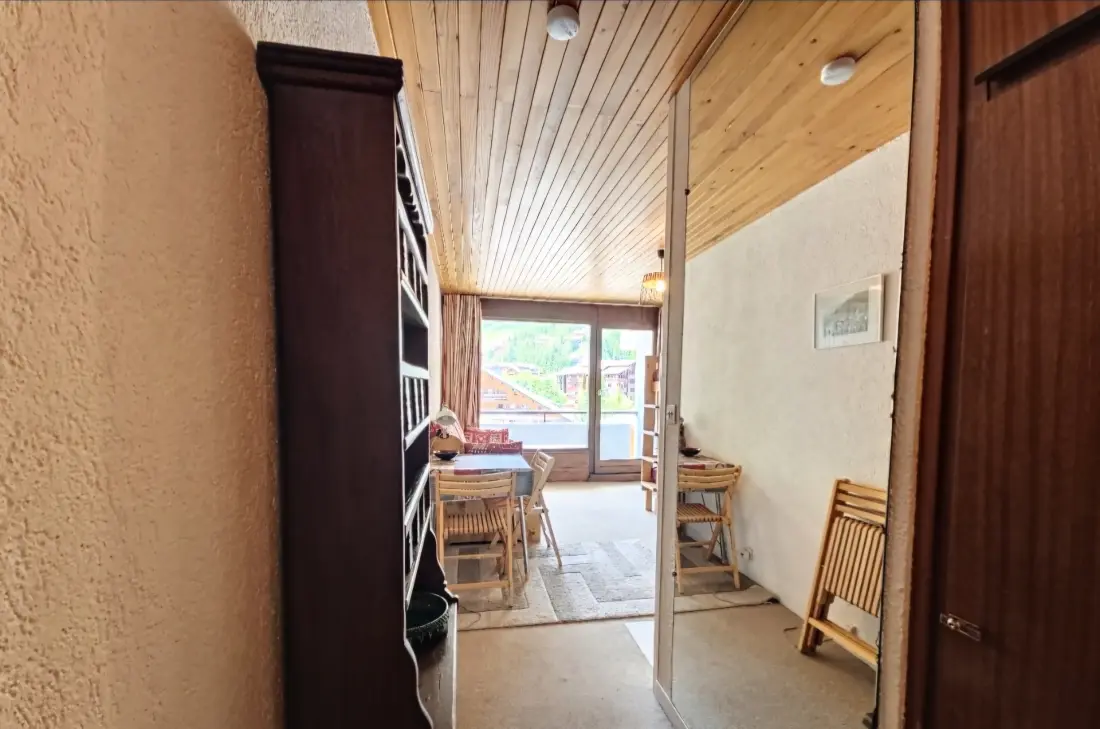 Iseran Residence 2000
