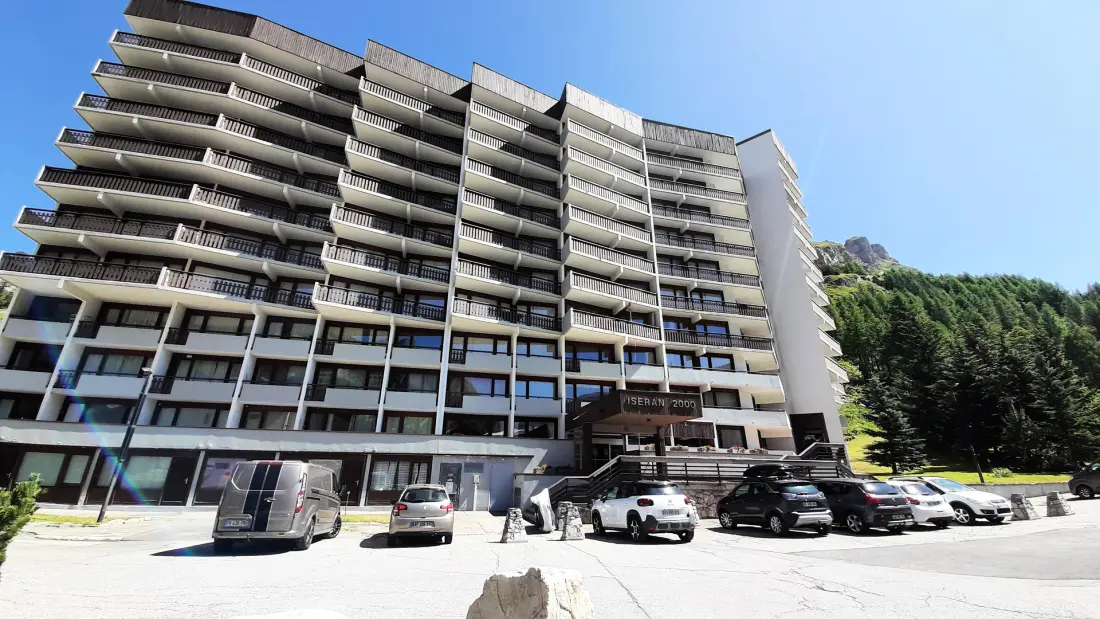 Iseran Residence 2000