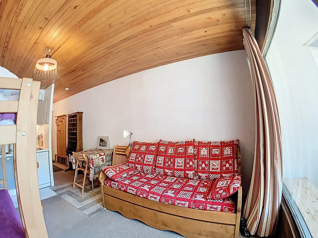 Iseran Residence 2000
