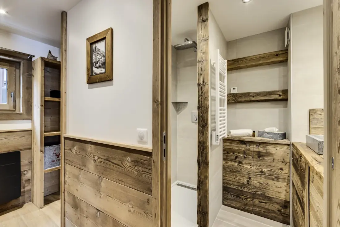 Val219: Cozy Foot Skis a Mountain View