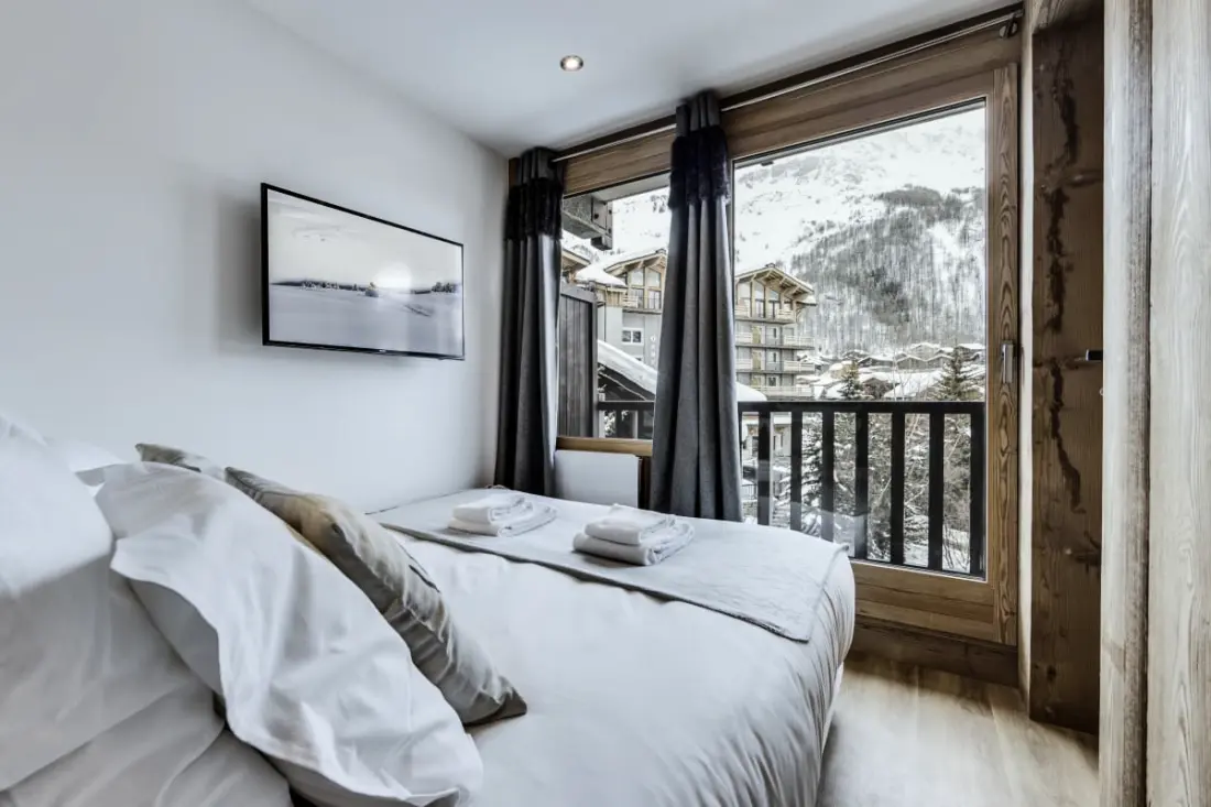 Val219: Cozy Foot Skis a Mountain View
