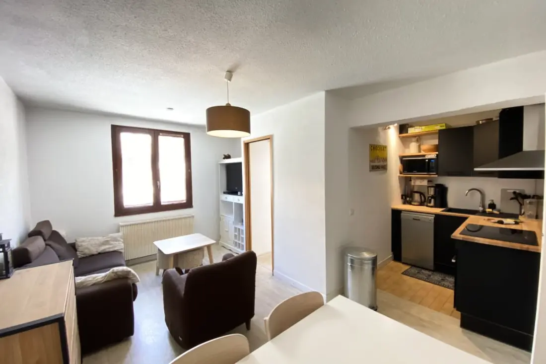 06cc: Valberg Apartment Heart of Station