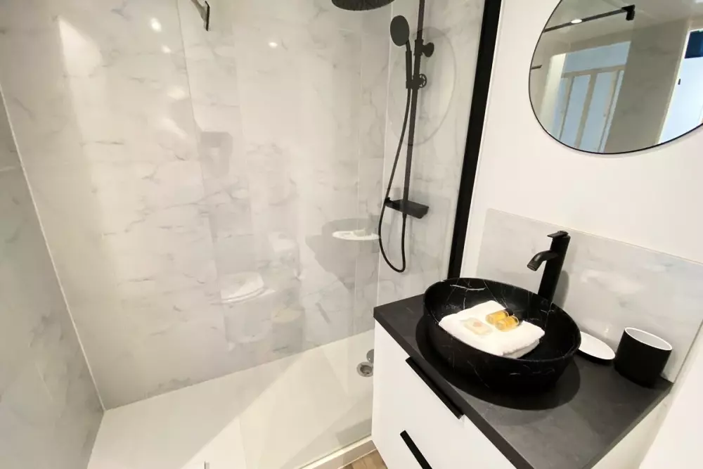 06ai - Beau Studio Rénové - Vue Mer Et Piscine