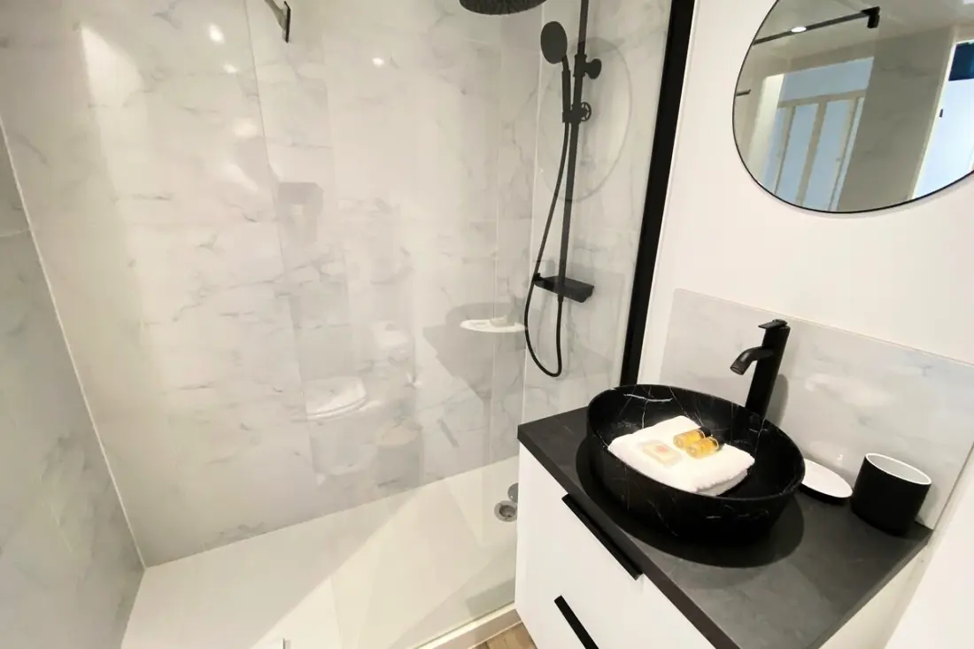 06ai - Beautiful Studio Renovated - Vista Mar y Piscina
