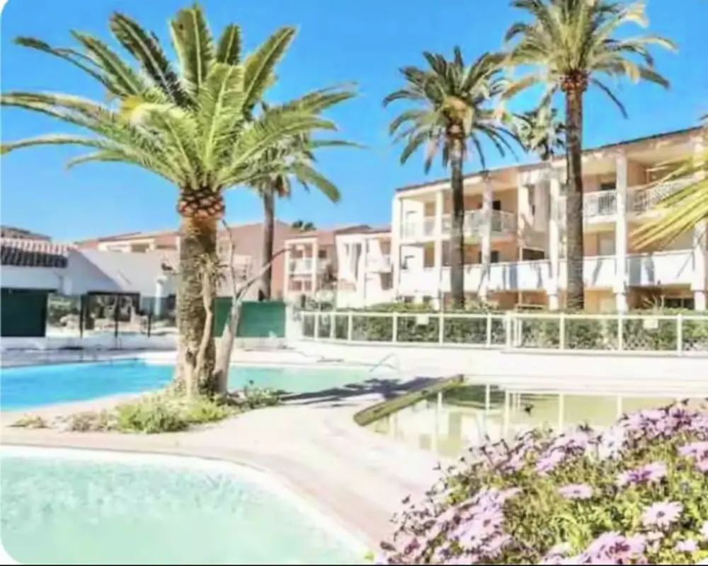 Appartement Vue Mer, Piscine &amp; Tennis à Vallauris