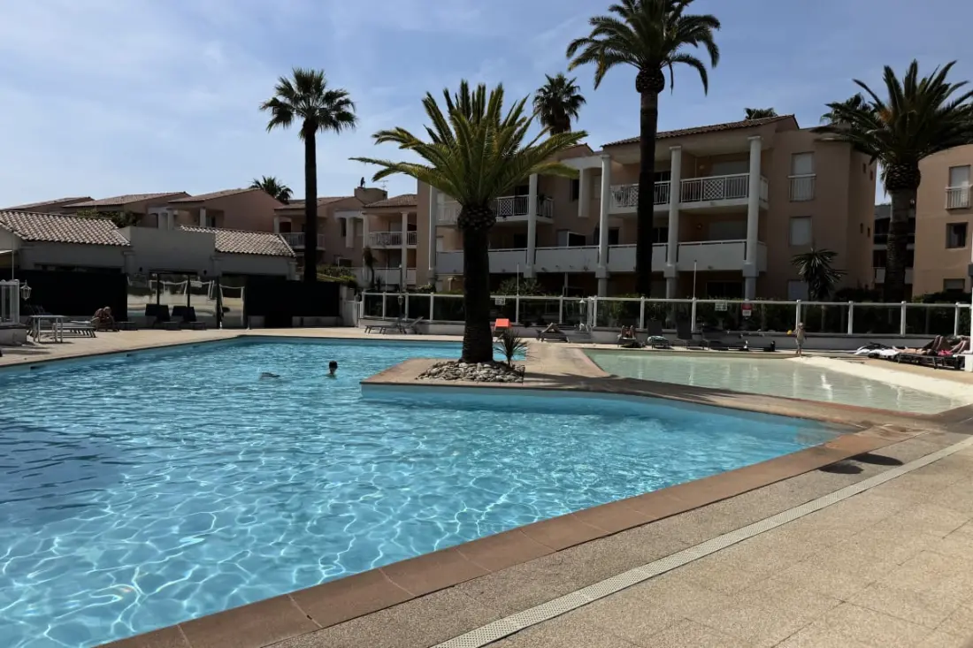 Appartement Vue Mer, Piscine &amp; Tennis à Vallauris