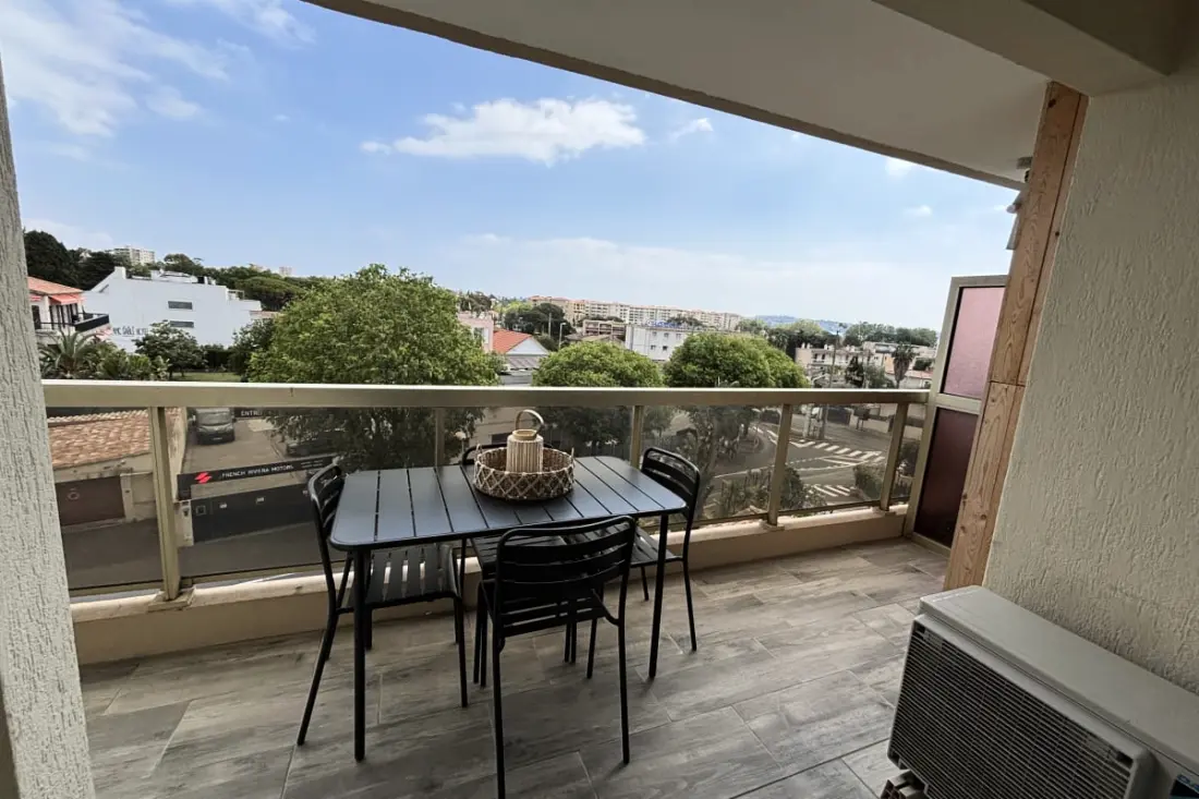 Appartement Vue Mer, Piscine &amp; Tennis à Vallauris